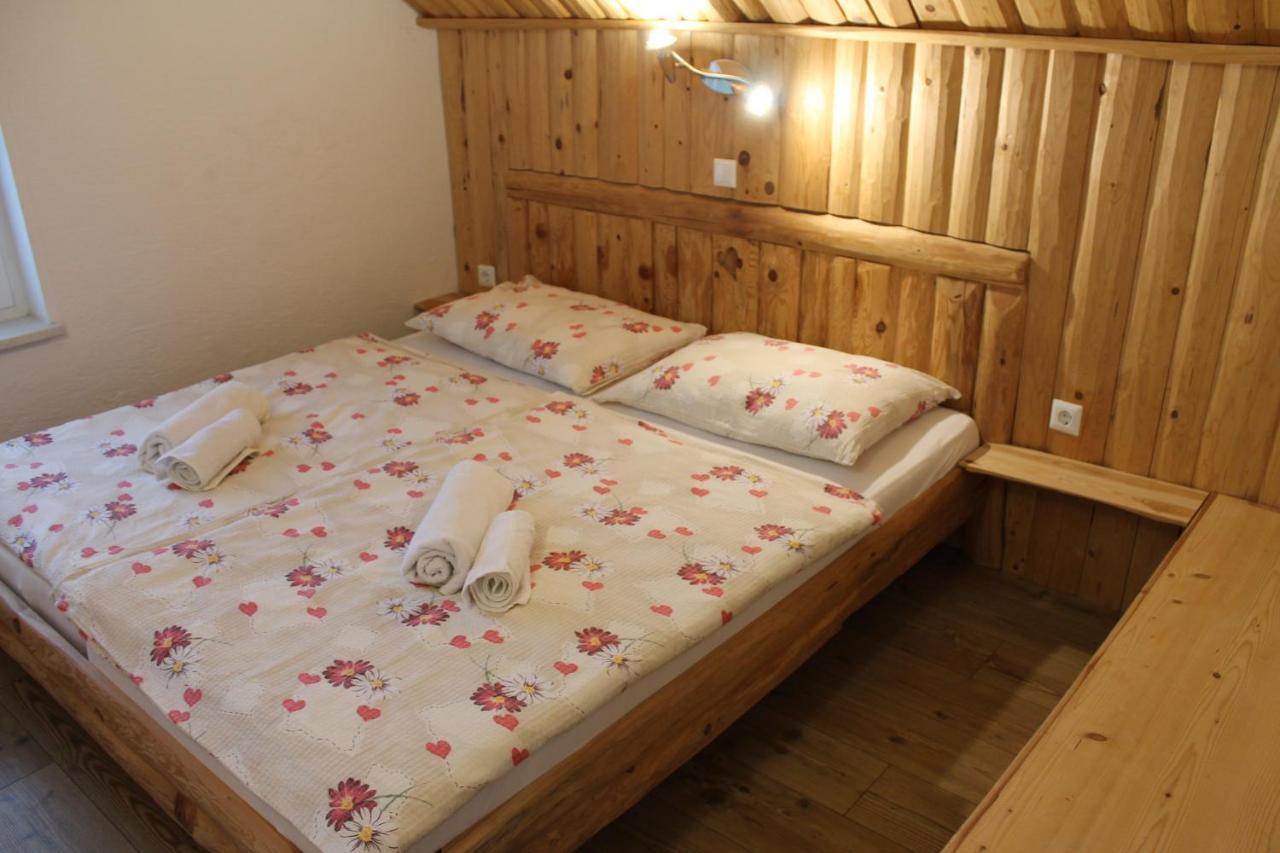 Apartments And Rooms Cerkovnik Бохин Екстериор снимка