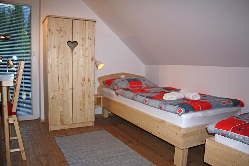 Apartments And Rooms Cerkovnik Бохин Екстериор снимка