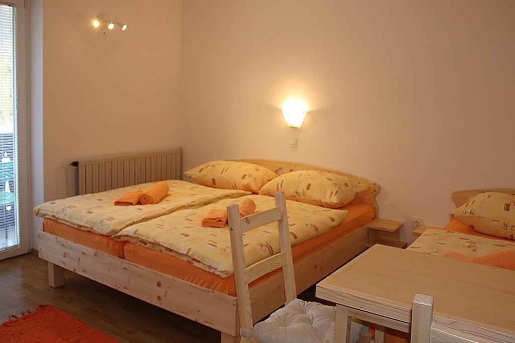 Apartments And Rooms Cerkovnik Бохин Екстериор снимка