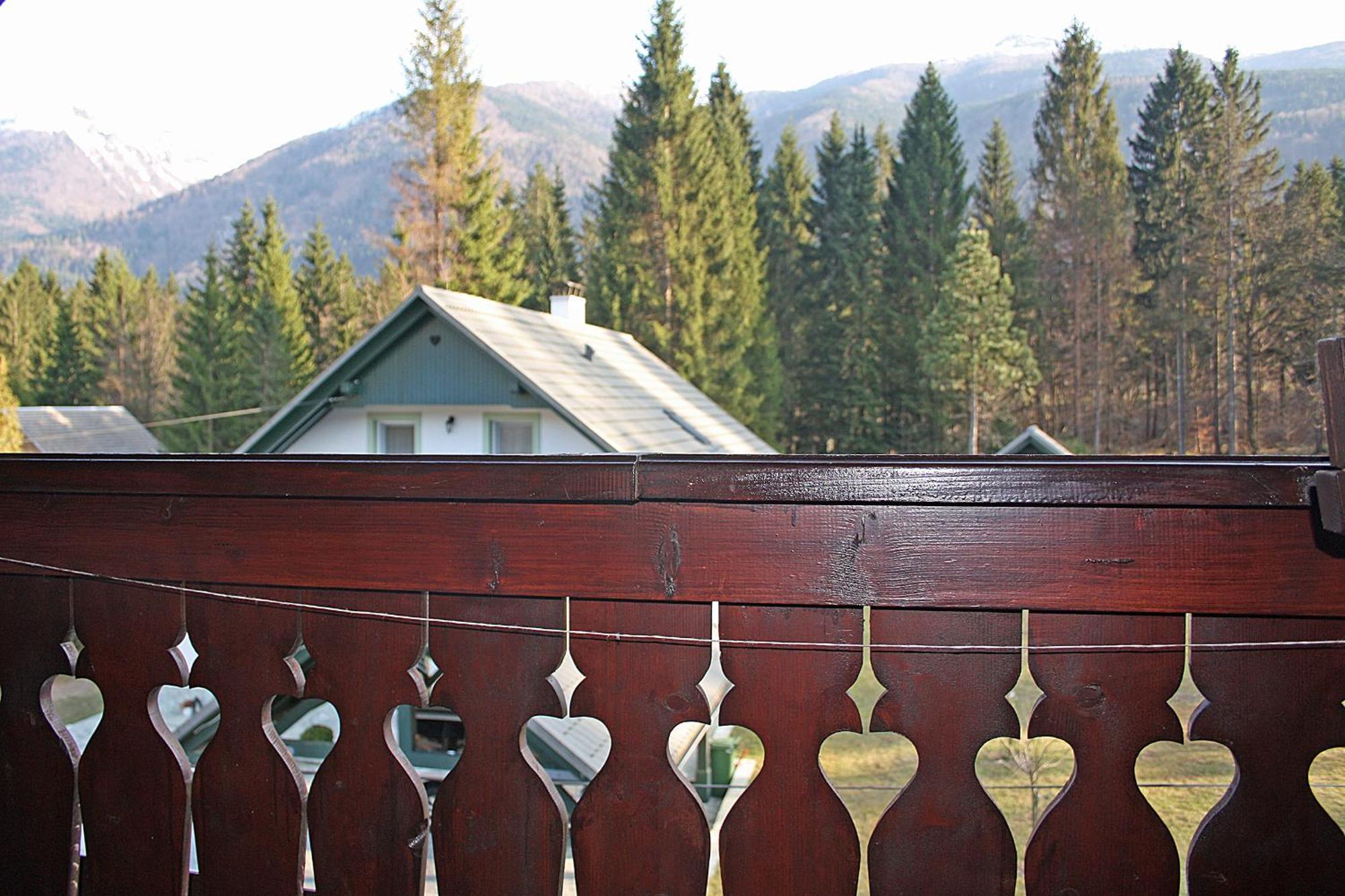 Apartments And Rooms Cerkovnik Бохин Екстериор снимка