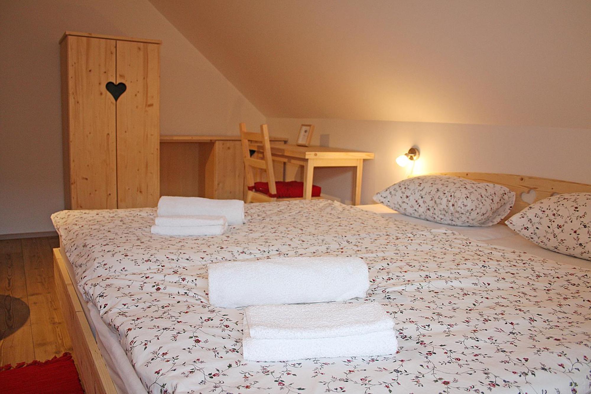 Apartments And Rooms Cerkovnik Бохин Екстериор снимка